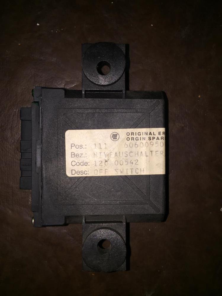 سنسور  level relay liebherr 606009508